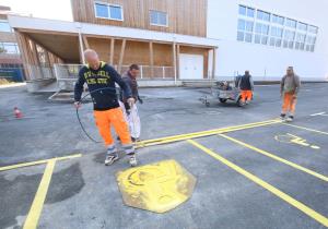 BARVANJE TALNIH OZNAK 03 FOTO LJUBO VUKELIČ
